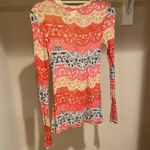 BCBG Patterned Women’s fitted long sleeve top